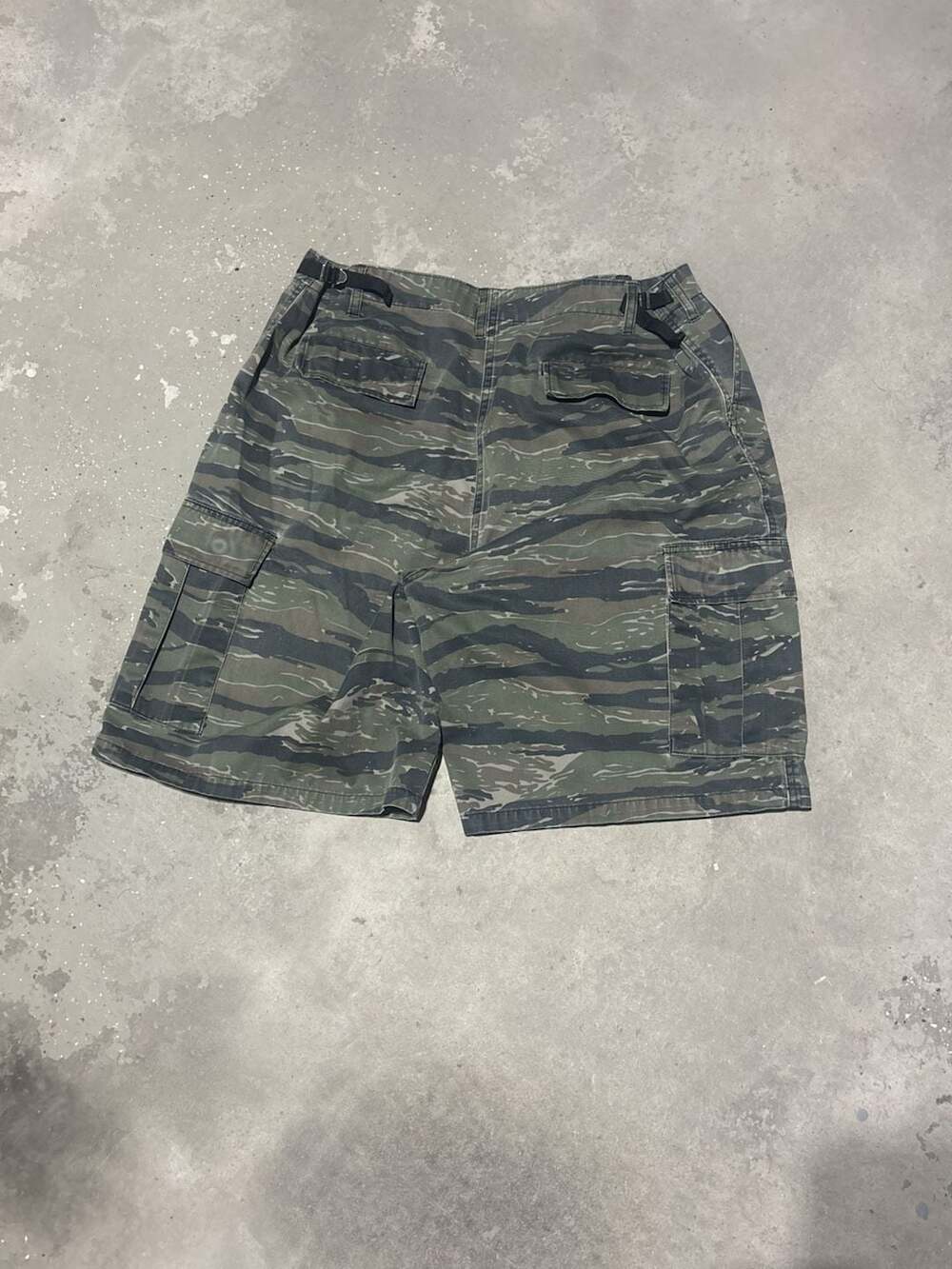 Rothco Vintage Paratrooper Cargo Shorts Tiger Stripe Camo